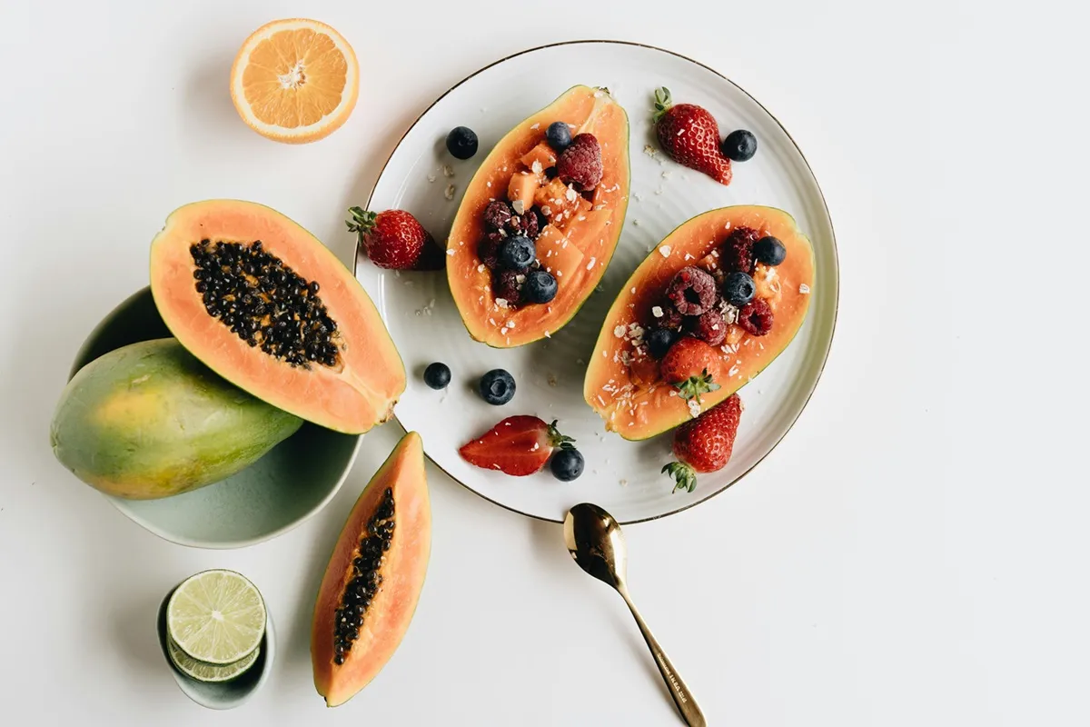 Papaya, la fruta tropical que reduce la inflamación y potencia tus defensas